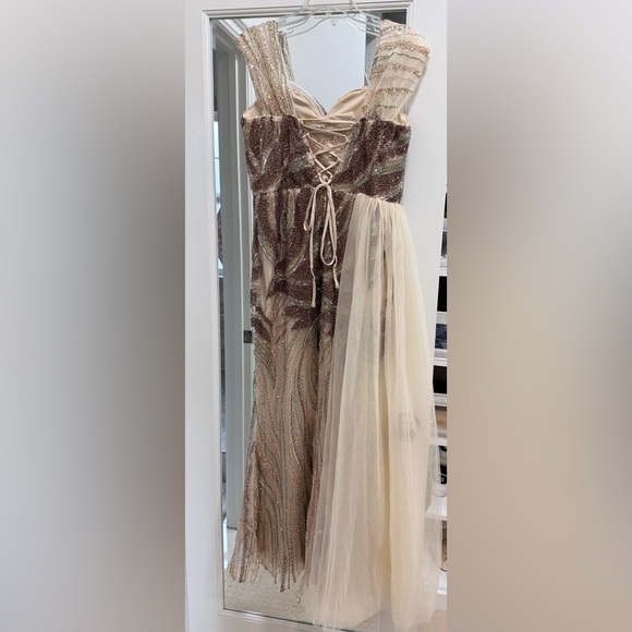 Elegant Sequin Evening Gown - Picture 6 of 7